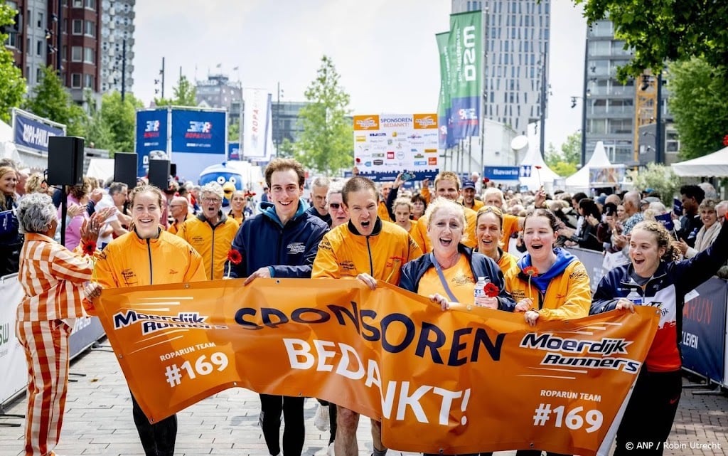 Duizenden bezoekers onthalen lopers Roparun die miljoenen ophalen