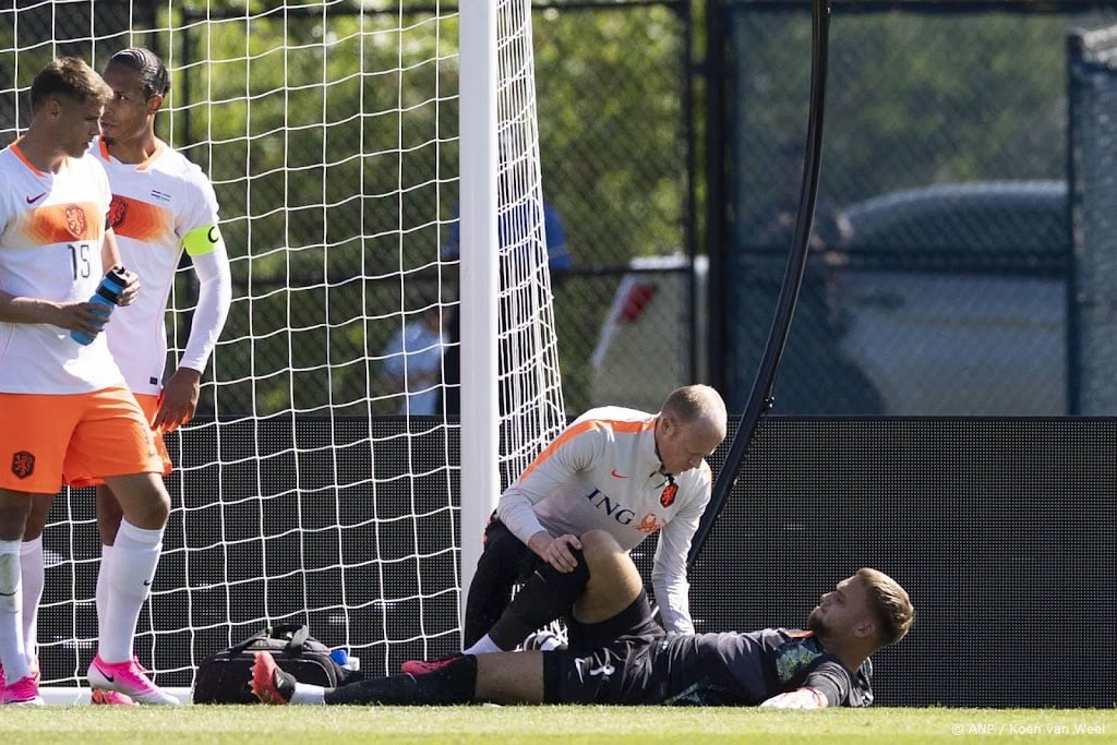 Koeman moet ernst van heupblessure doelman Verbruggen afwachten