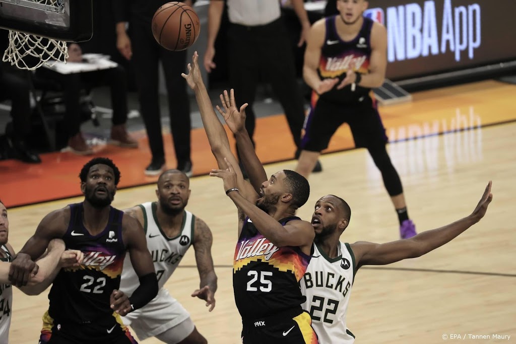 Basketballers Phoenix Suns winnen ook tweede duel in NBA-finale