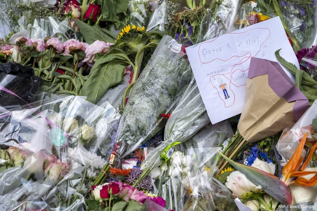 'Moment van bezinning' in Amsterdamse kerk na aanslag De Vries