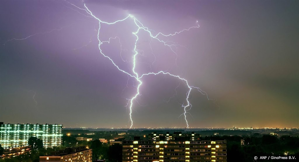 KNMI waarschuwt met code oranje voor onweer, hagel en windstoten