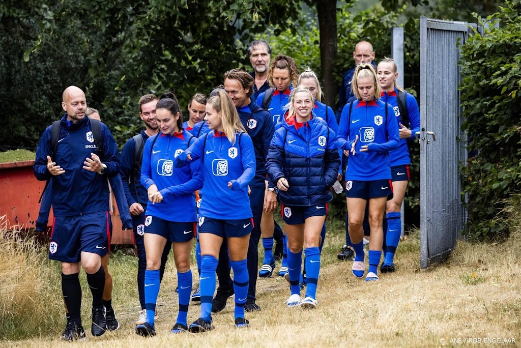 Nederlandse voetbalsters werken eerste training in Sydney af 