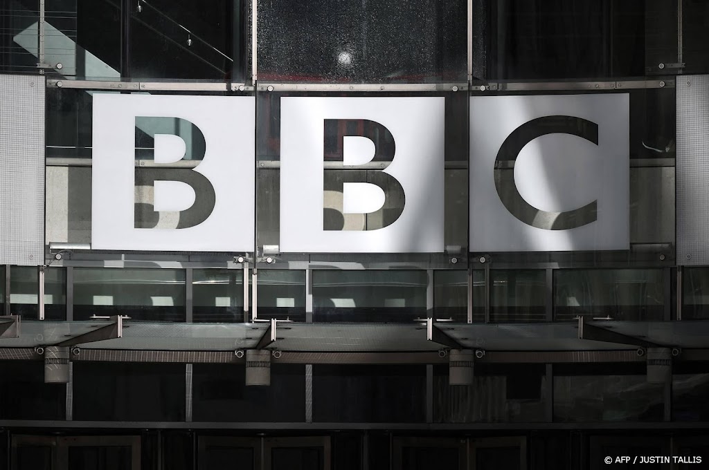 BBC schorst presentator na verhaal over expliciete foto's tiener