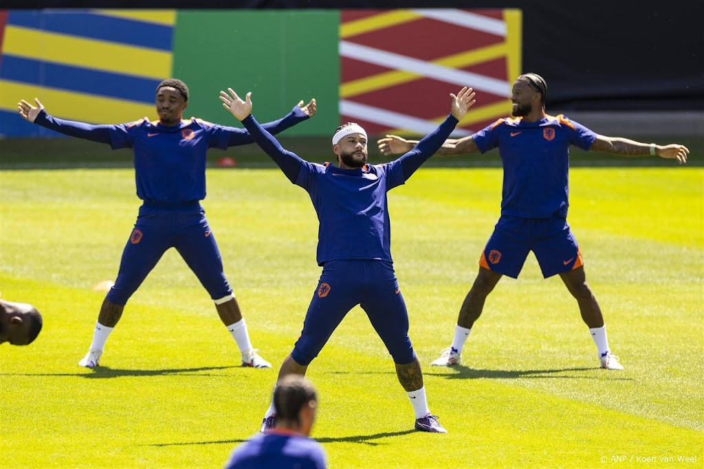 Oranje compleet op laatste training voor halve finale  