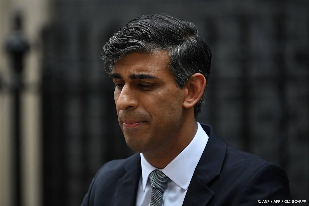 Brits parlement bijeen na verkiezing, Sunak feliciteert opvolger