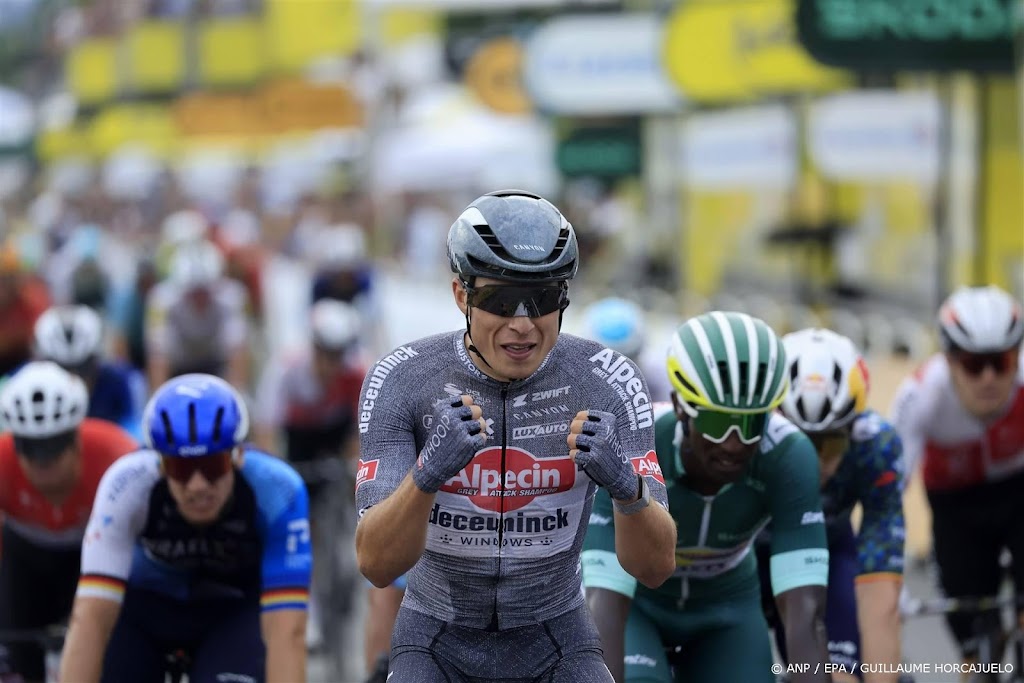 Philipsen sprint naar ritwinst in Tour de France