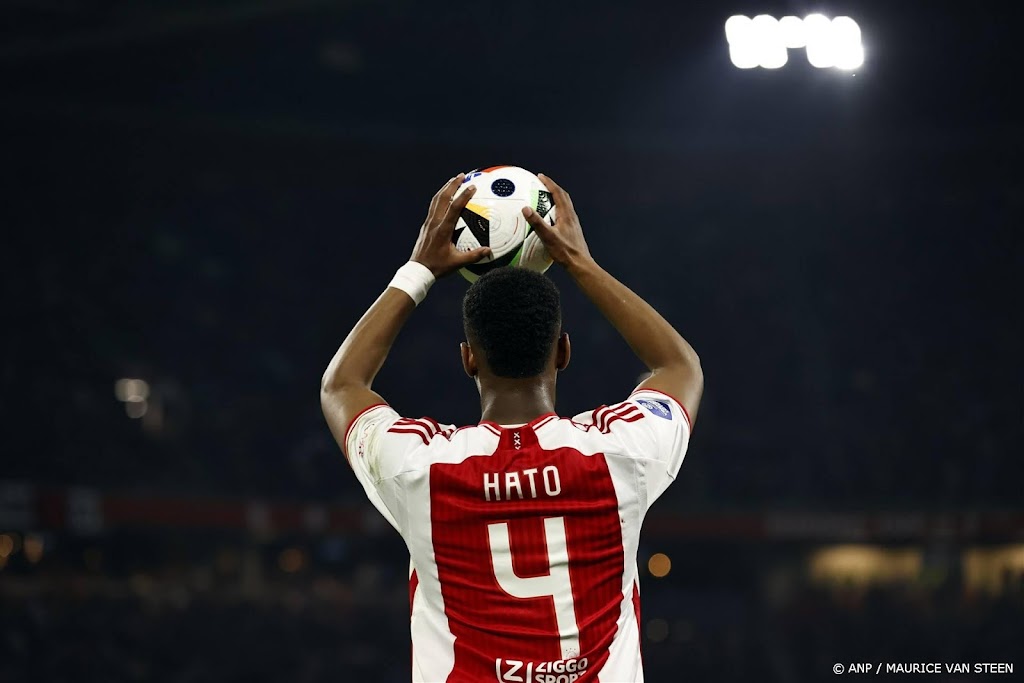 Ajax wint met 4-0 van Belgische club Sint-Truidense VV
