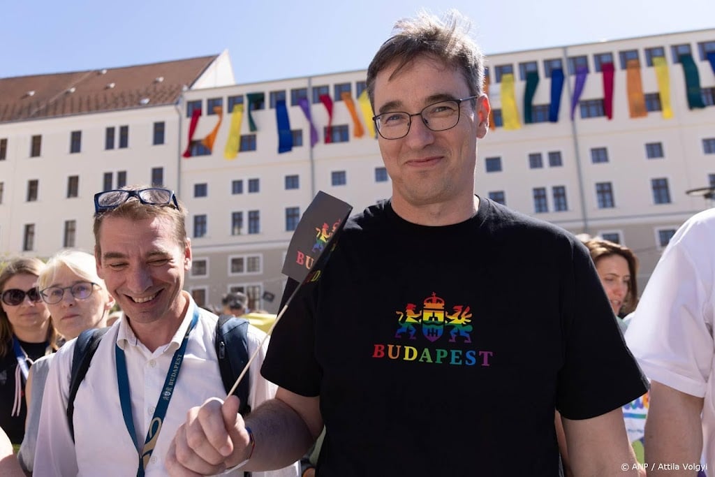 Burgemeester Boedapest krijgt staande ovatie in Europarlement