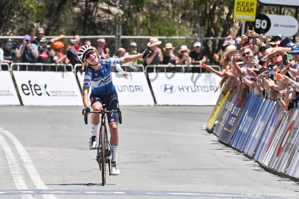 Australische Gigante verrast met zege in bergrit Giro