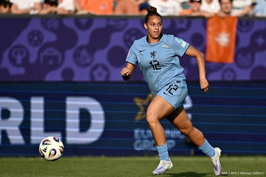 Grant vervangt Van de Donk bij Oranjevrouwen tegen Engeland