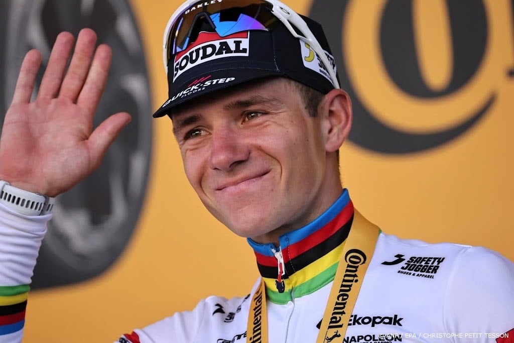 Evenepoel ziet in tijdritzege eerste stap naar podium in Parijs