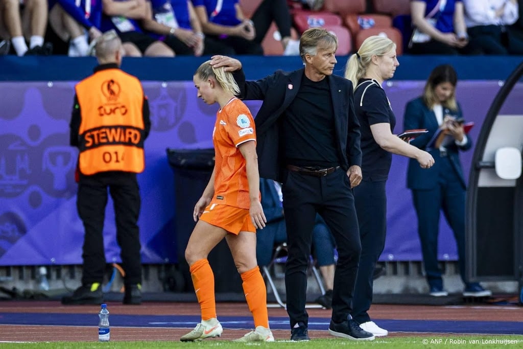 Voetbalsters dicht bij uitschakeling na verlies tegen Engeland