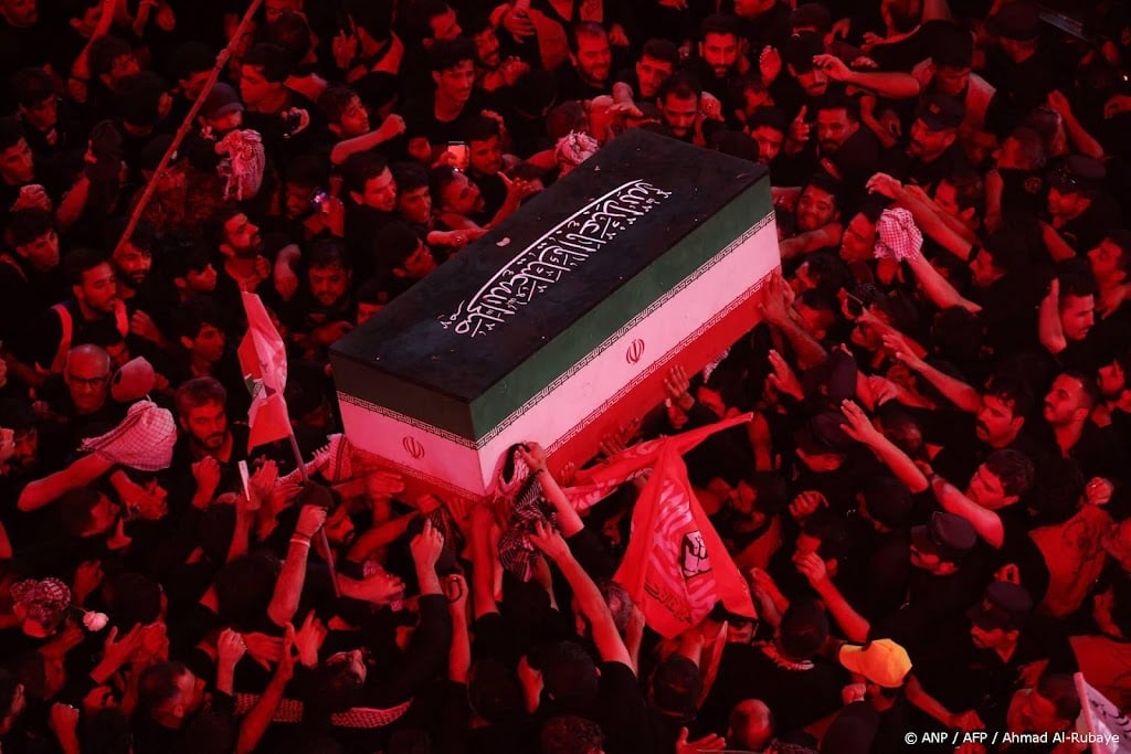Lichaam Ali Khamenei aangekomen in Mashhad voor begrafenis