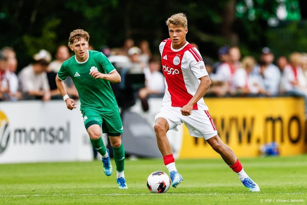 Steur (Ajax) tekent voor vijf seizoenen bij Newcastle United
