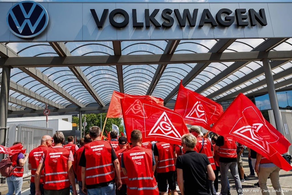 Vakbond belooft felle tegenstand tegen banenverlies Volkswagen