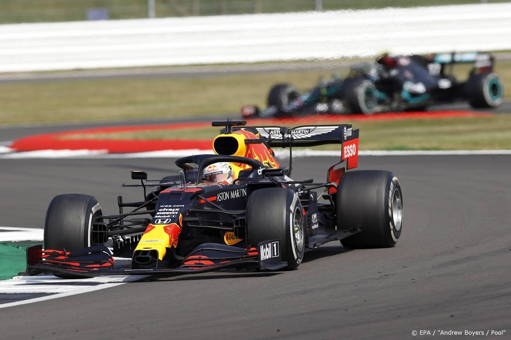 Verstappen wint na gok met banden jubileumrace Formule 1  