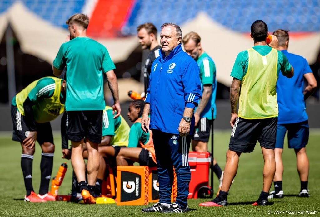 Advocaat: er mogen wel meer fans in De Kuip