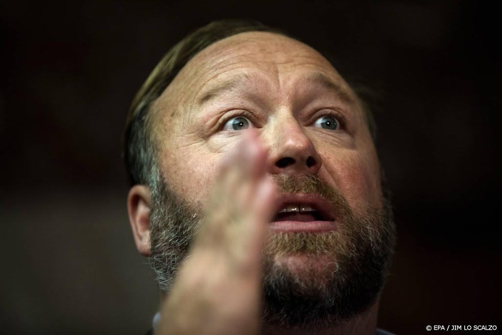 Alex Jones betaalt mogelijk maar fractie van miljoenenboete