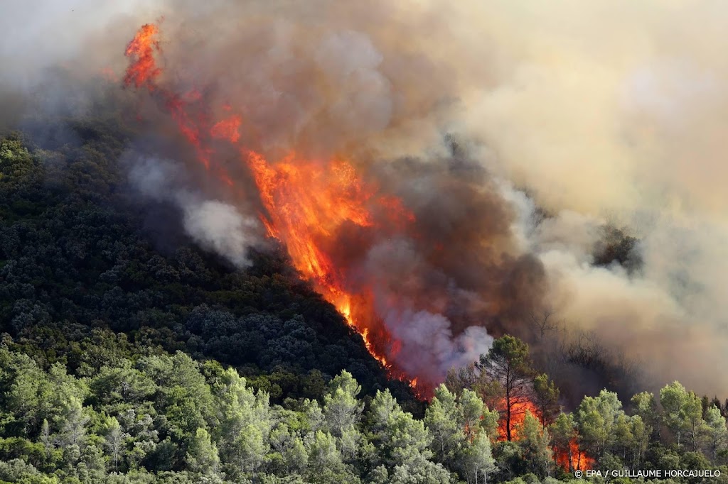 Zuid-Frans dorp en campings ontruimd om bosbrand