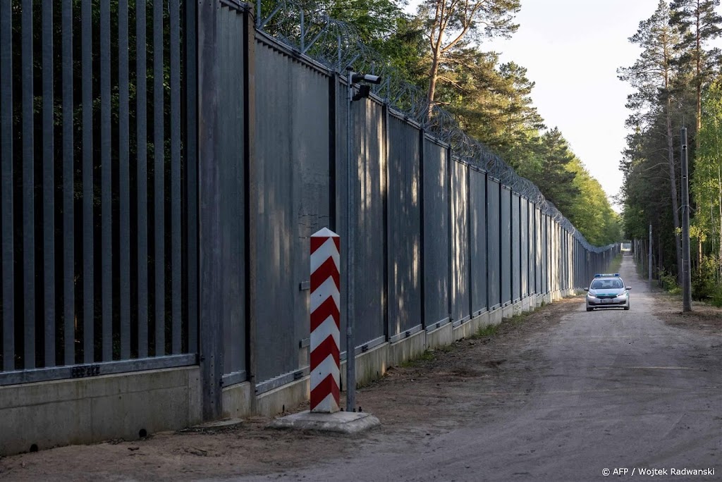 Polen stuurt 2000 militairen naar grens bij Belarus