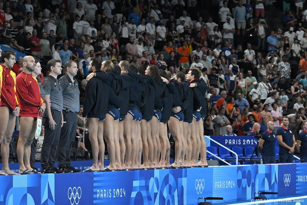 Italiaanse waterpoloërs keren uit protest hun rug naar zwembad