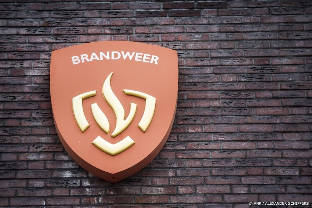 Natuurbrand in Herperduin bij Oss, veel brandweer aanwezig