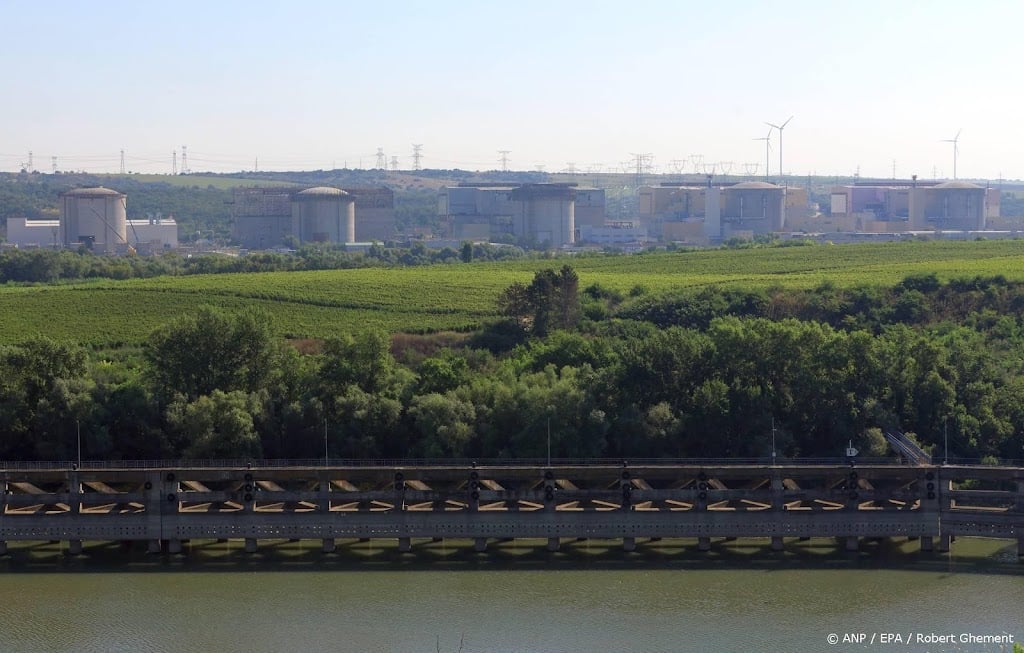 Opgeblazen rotsen en afzinkbakken helpen Roemeense kerncentrale