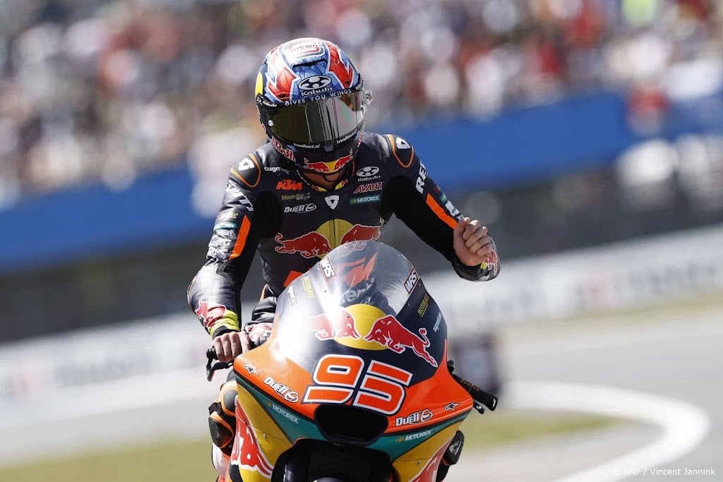 Veijer crasht in openingsronde in Moto2 op Silverstone