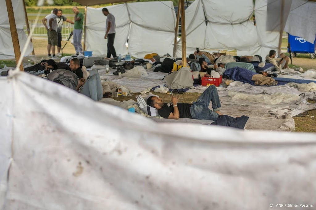 COA: zo'n 300 mensen sliepen buiten bij Ter Apel