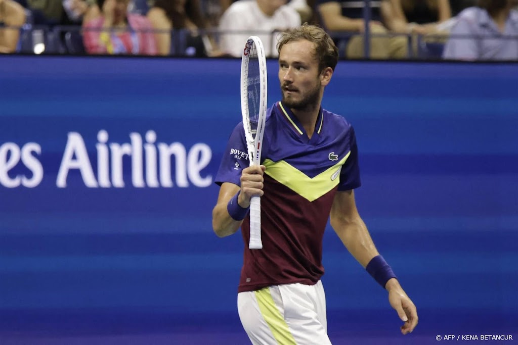 Medvedev verslaat Alcaraz, treft Djokovic in finale US Open