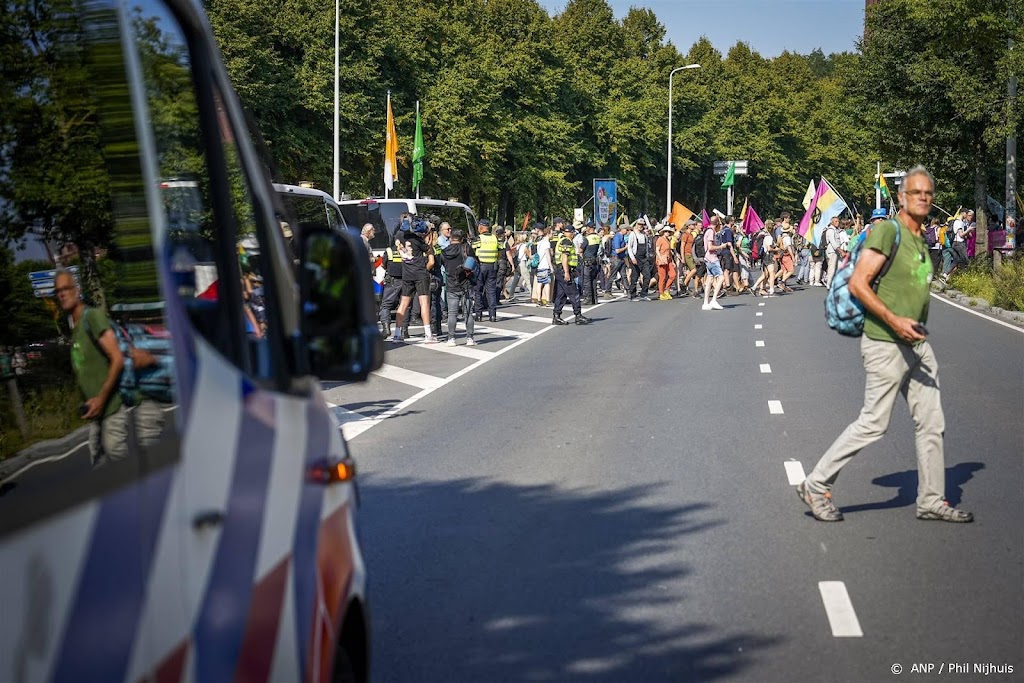 Klimaatactivisten lopen A12 weer op voor blokkade