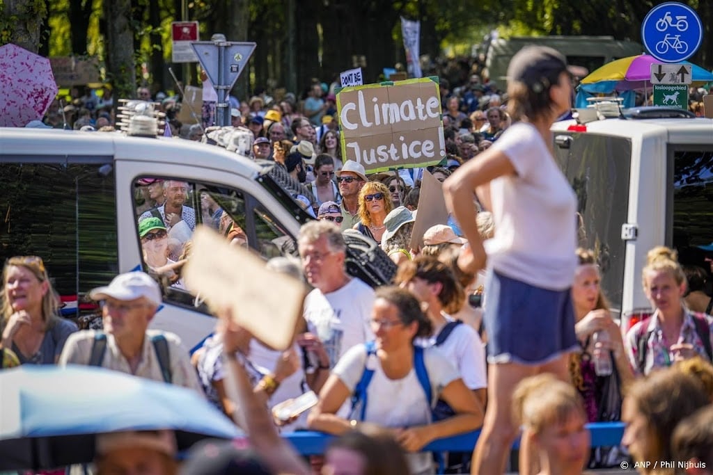 Ruim 10.000 deelnemers aan klimaatprotesten in Den Haag