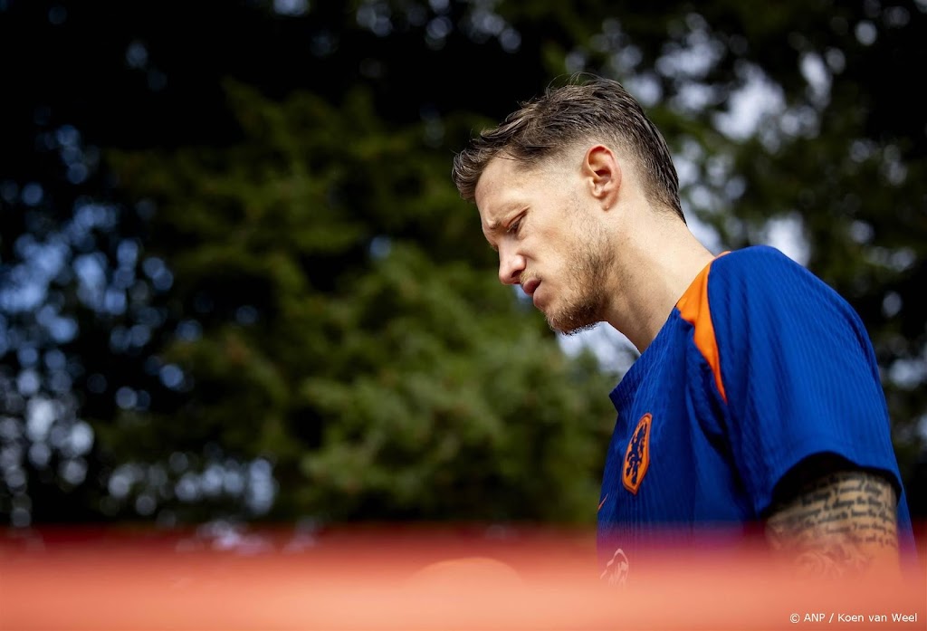 Weghorst bespreekt incident op training met bondscoach Koeman
