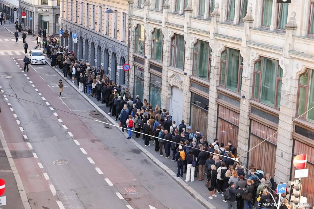 Mensen verzamelen zich vroeg in Oslo voor uitvaart koning Harald