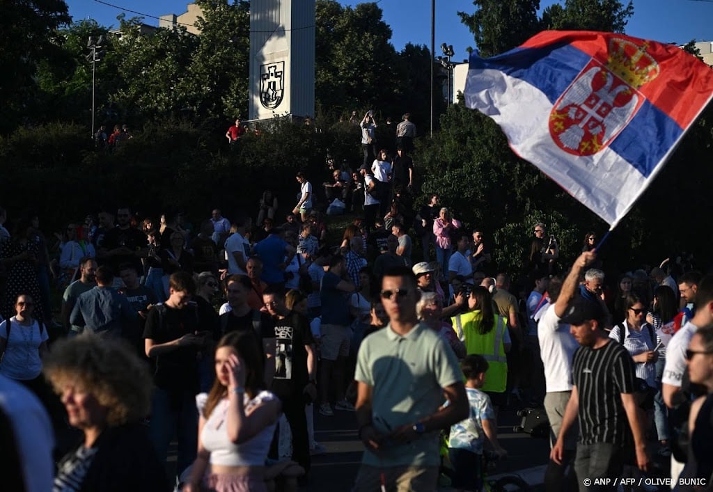 Servische president ontbindt parlement na aanhoudende protesten