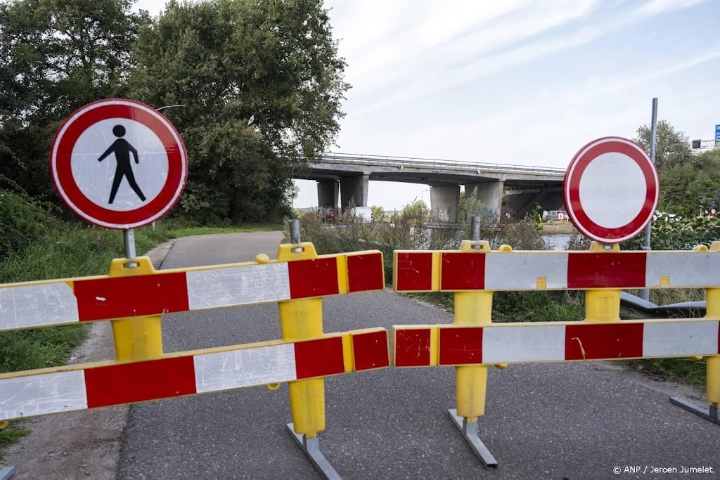 RWS: funderingen van pijlers brug in A28 grotendeels gevuld