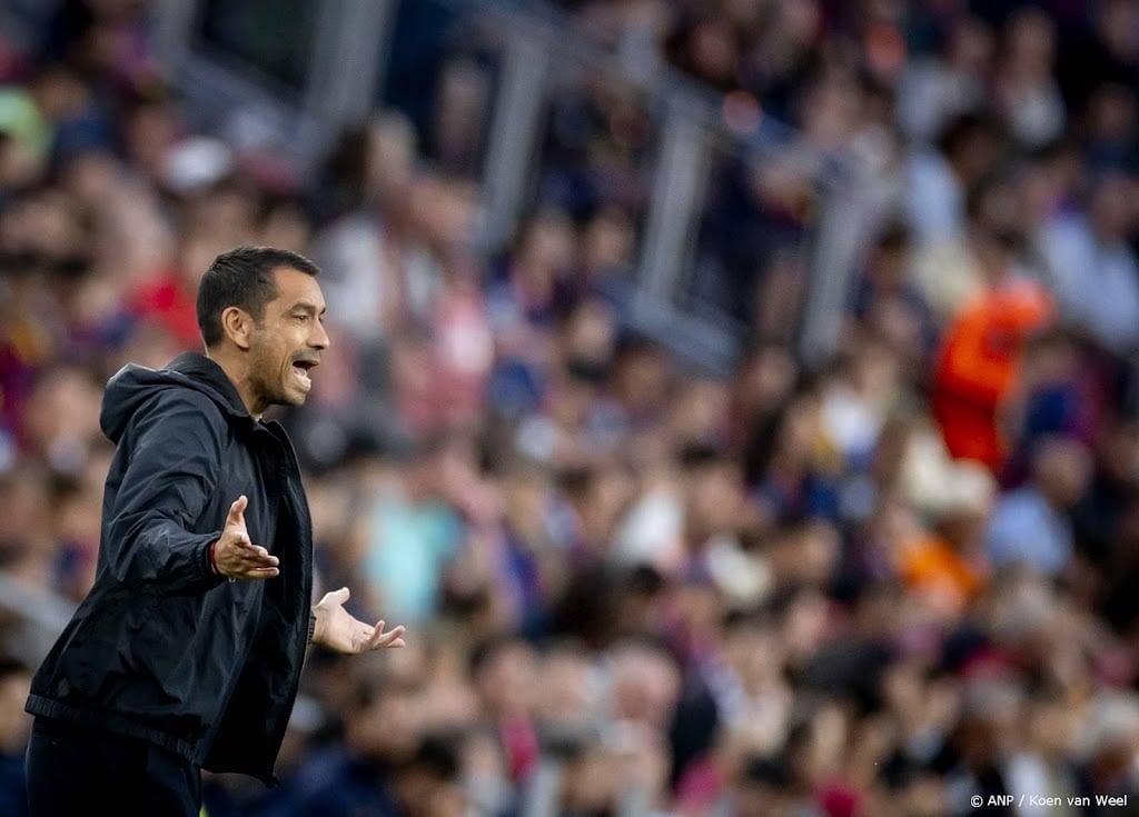 Van Bronckhorst: FC Barcelona is nu beste ploeg van de wereld