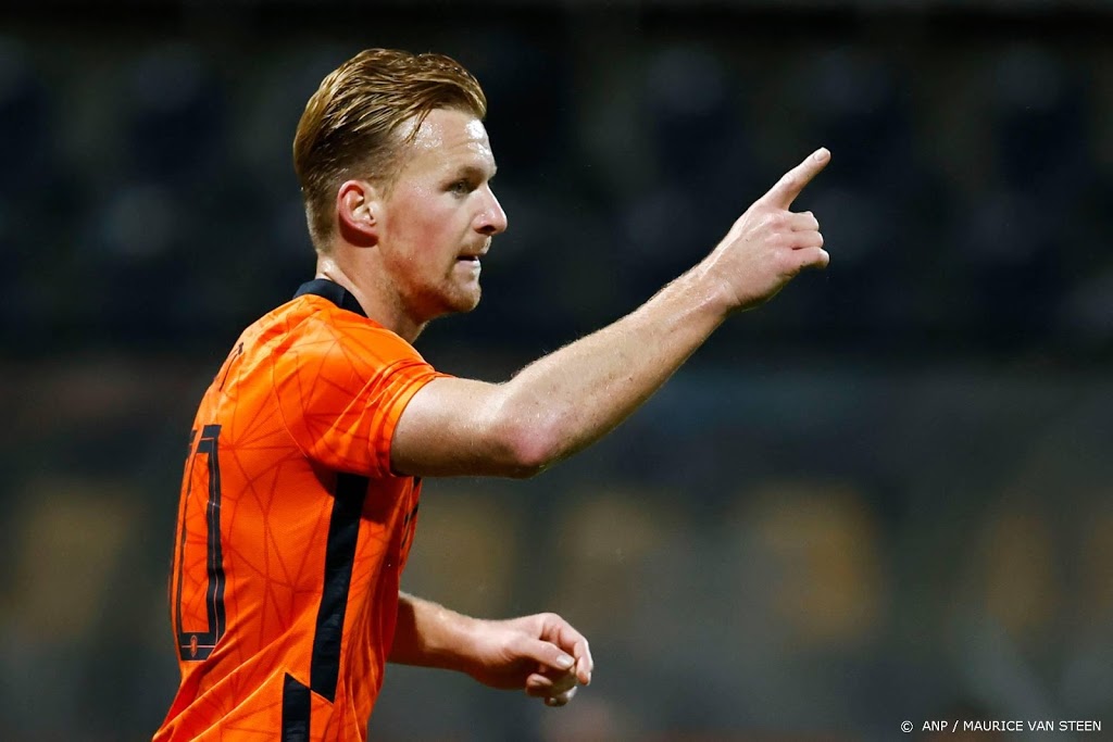 Jong Oranje roept geen vervanger op voor geschorste De Wit
