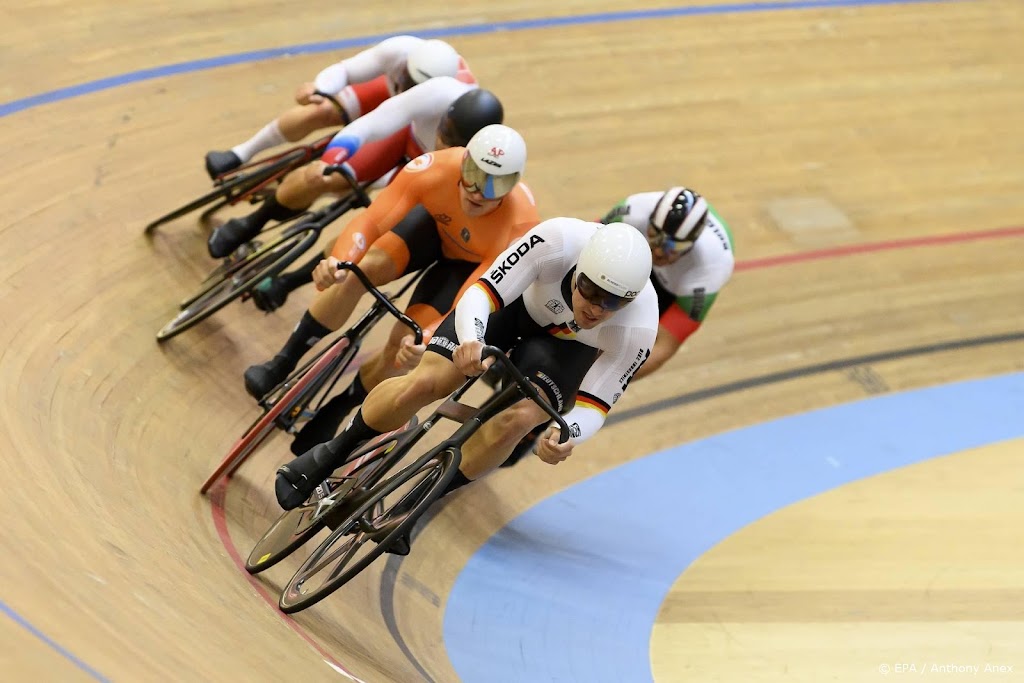 Hoogland troeft Lavreysen af op keirin bij EK baanwielrennen
