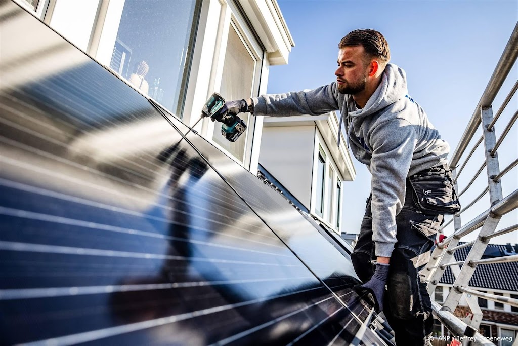 Energiecrisis zorgt voor veel meer zonnepanelen op daken