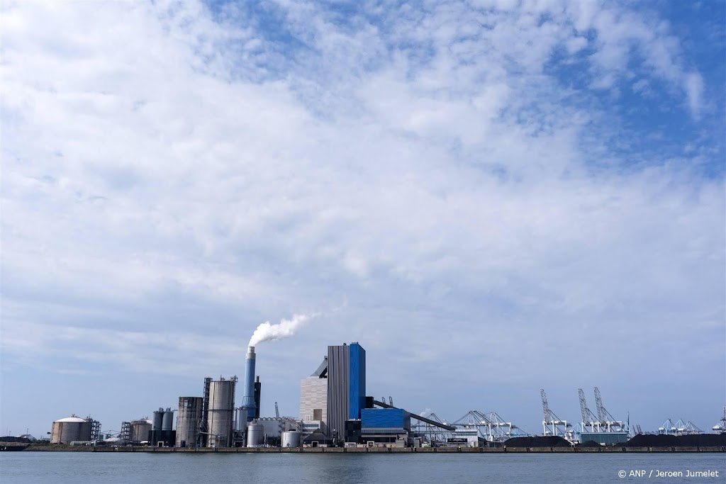 Bedrijven haven Rotterdam dringen aan op versnellen verduurzaming