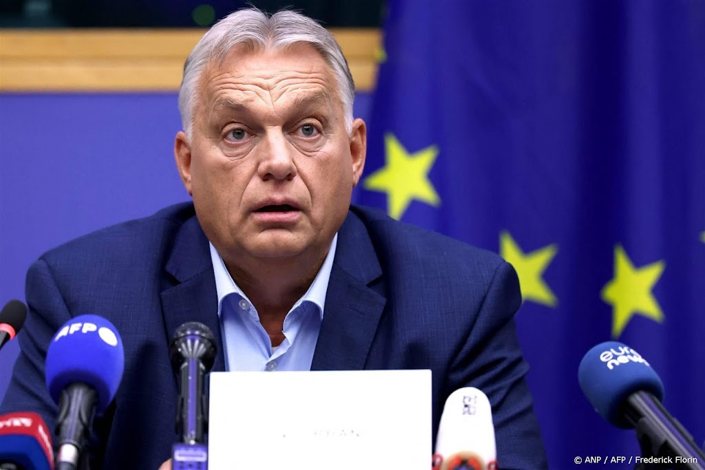 Orbán zowel uitgejoeld als toegejuicht in Europees Parlement