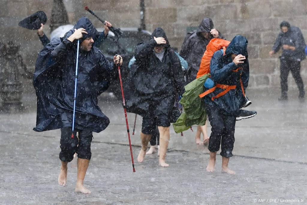 Storm Kirk veroorzaakt overlast in Spanje, buurlanden waarschuwen