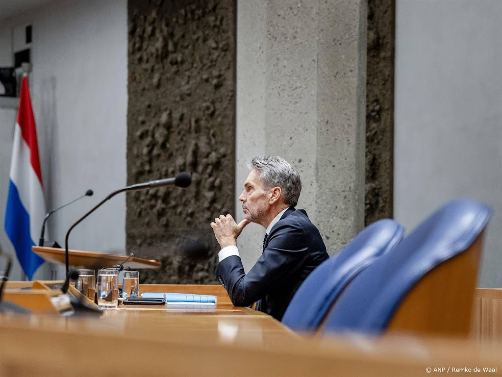 Schoof zoekt uitweg bezuiniging toezichthouder AIVD