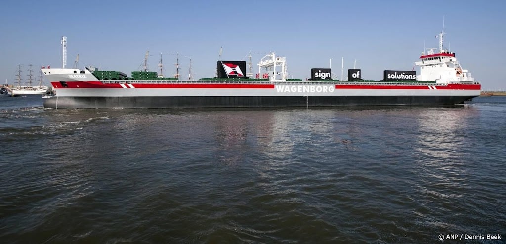 Schip Nederlandse rederij in noordpoolgebied vlotgetrokken