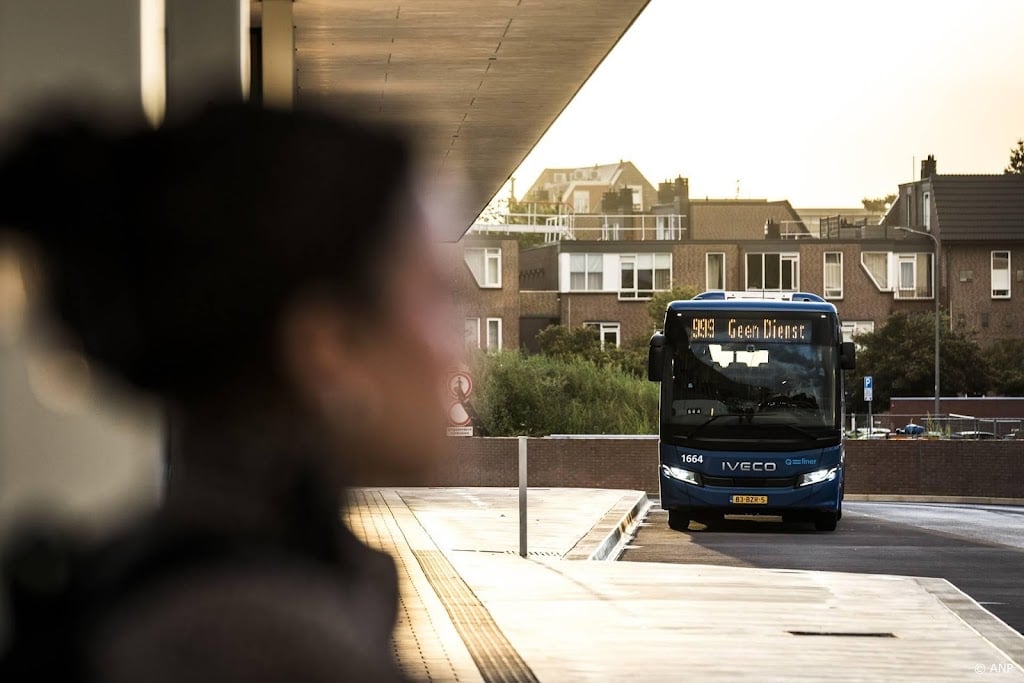 Werknemers in streekvervoer staken tot kerst één dag per week