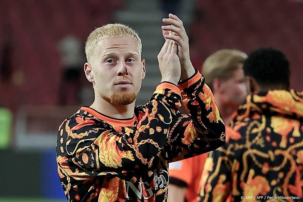Koploper AZ met Meerdink in topduel met Feyenoord, Smit ontbreekt