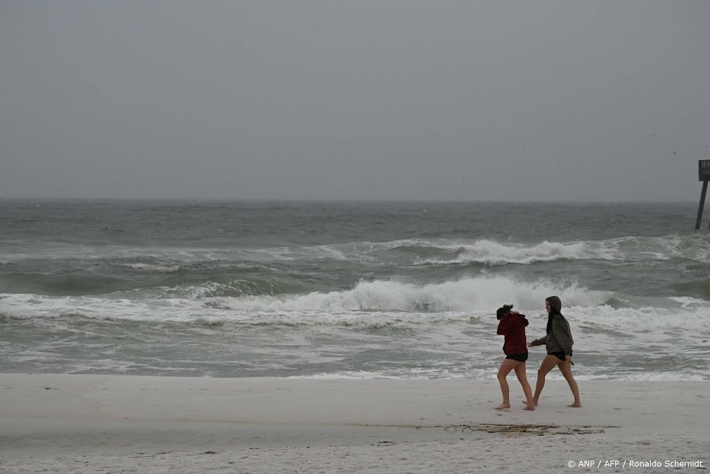 Orkaan Isaias nadert kust Florida, overstromingen verwacht