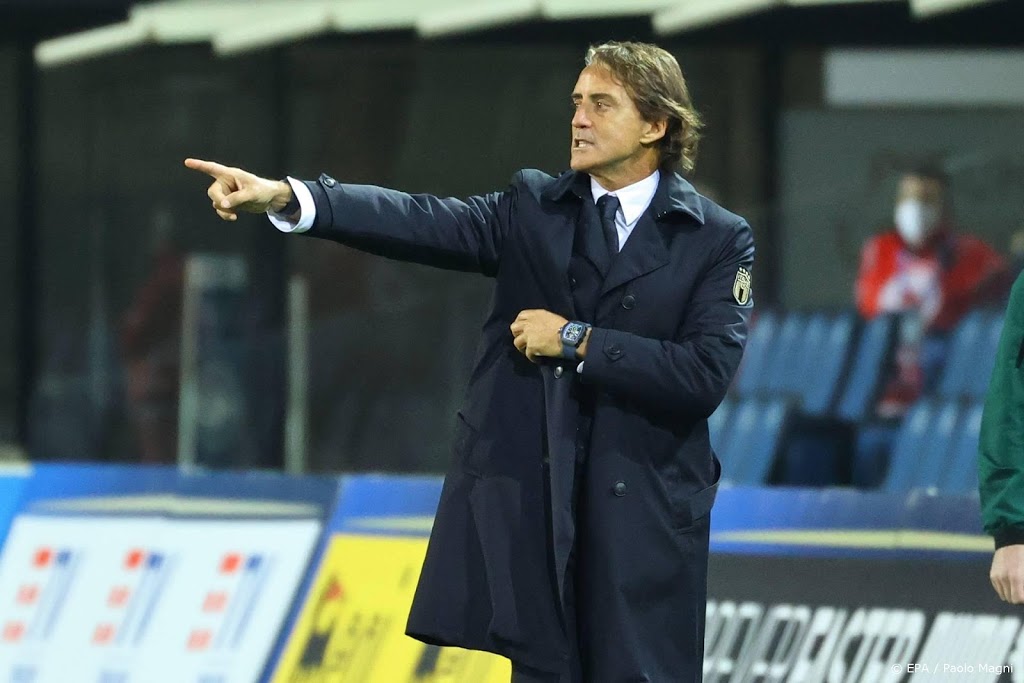 Besmette bondscoach Mancini roept verse krachten op bij Italië