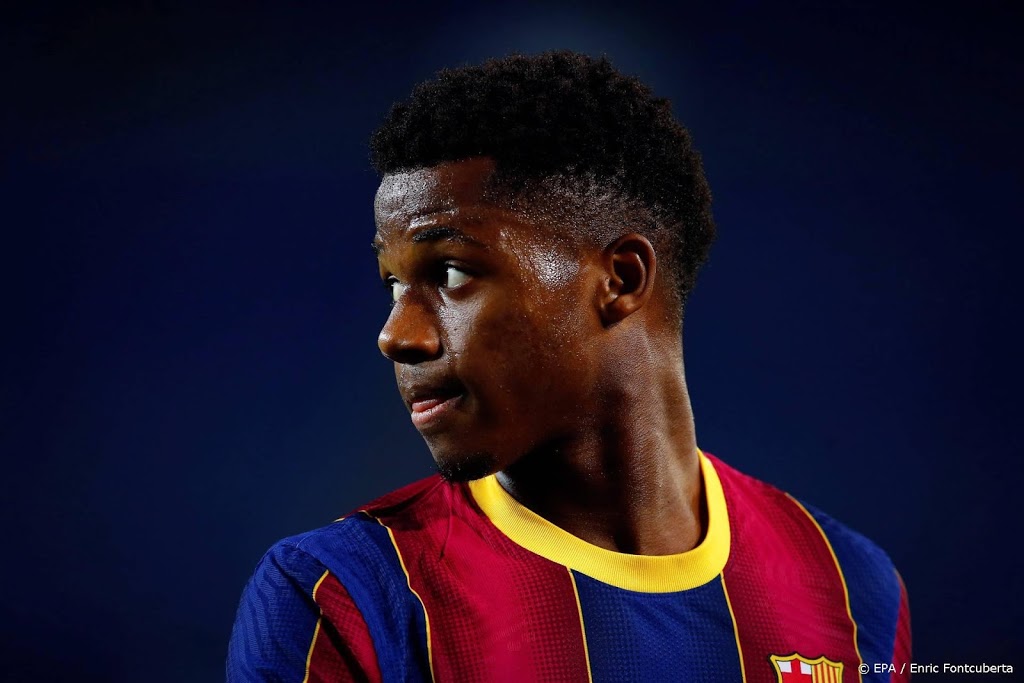 Talent Ansu Fati van Barcelona maand of vijf langs de kant